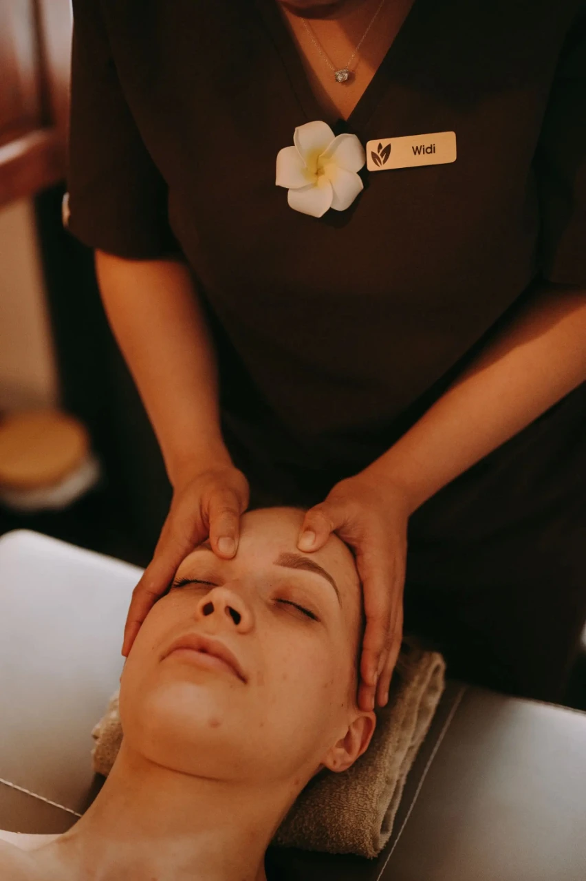 Orientalny Masaż Głowy z Aromaterapią